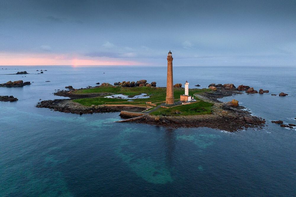 Phare de l’Île Vierge au large de Plouguerneau dans le Finistère Nord