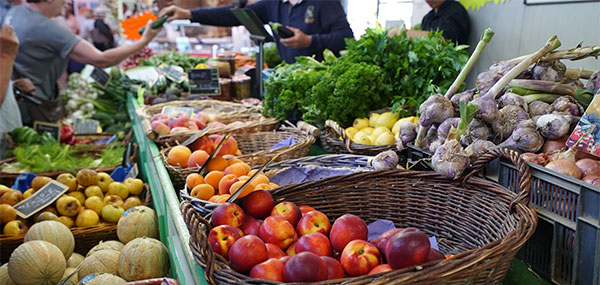 Marché du mercredi matin dans le centre de Lannilis